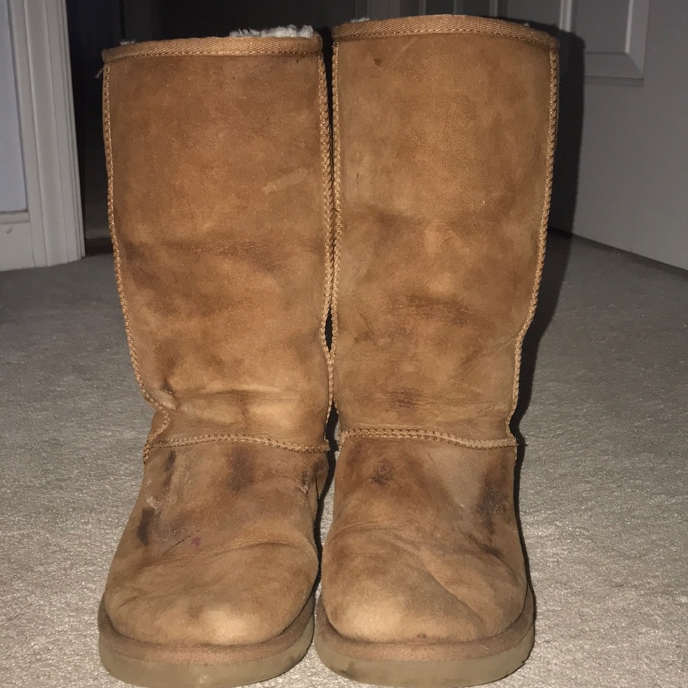 UGGS - Picture 4 of 6